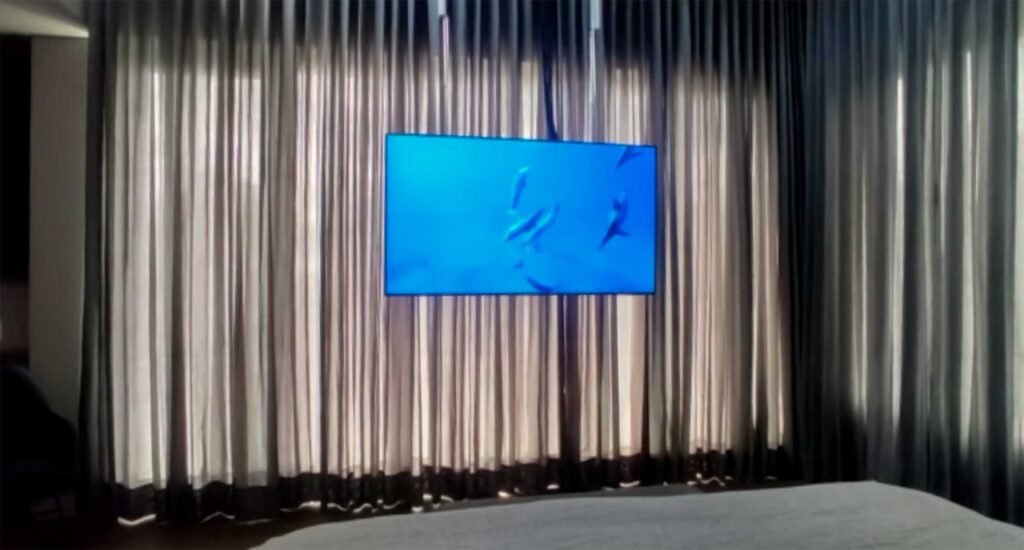 soporte-de-televisor-con-elevacion-vertical-oculto-en-techo-portada